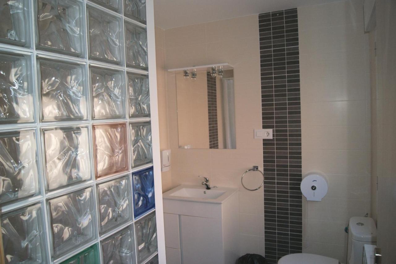 Pensión Calfred II Logroño Habitación foto
